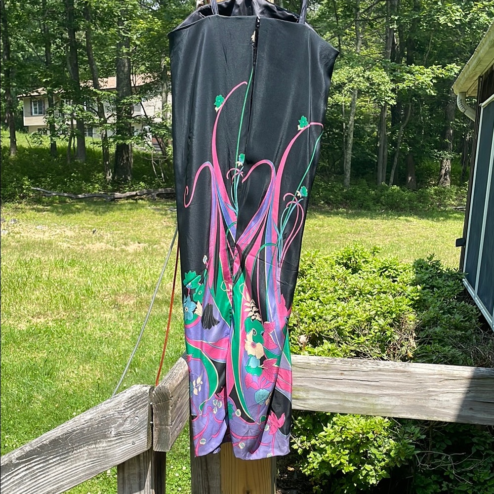 Elegant Strapless Black Dress with Floral Design